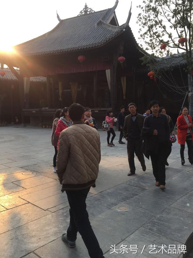 皇陵边上的特色小镇：游湖北钟祥莫愁湖小镇，山水相连，美食饕餮