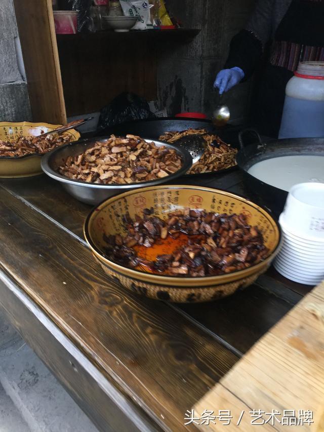 皇陵边上的特色小镇：游湖北钟祥莫愁湖小镇，山水相连，美食饕餮