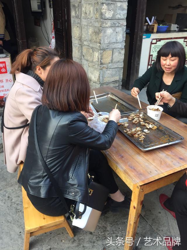 皇陵边上的特色小镇：游湖北钟祥莫愁湖小镇，山水相连，美食饕餮