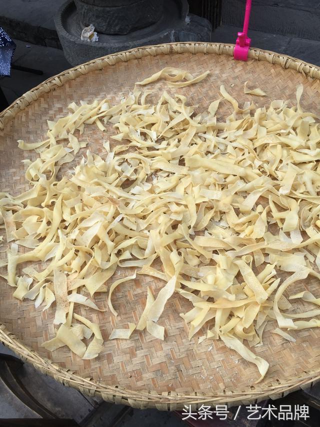 皇陵边上的特色小镇：游湖北钟祥莫愁湖小镇，山水相连，美食饕餮