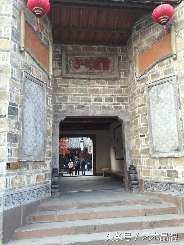 皇陵边上的特色小镇：游湖北钟祥莫愁湖小镇，山水相连，美食饕餮