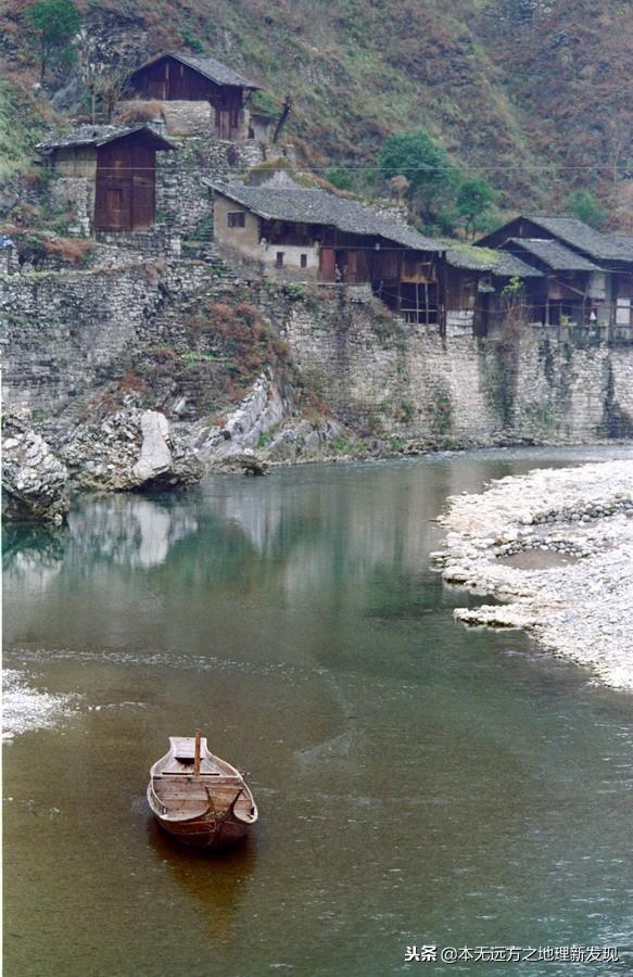 十八里长峡边的古盐道源头，湖北竹溪与重庆巫溪