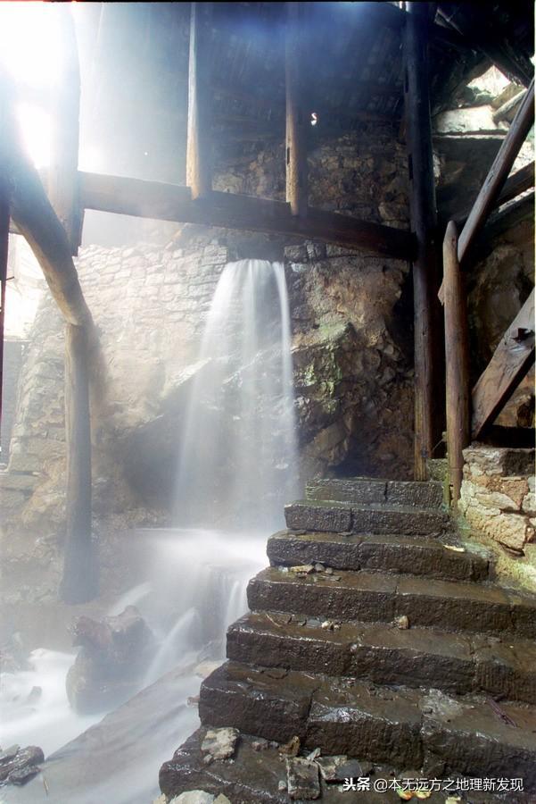 十八里长峡边的古盐道源头，湖北竹溪与重庆巫溪