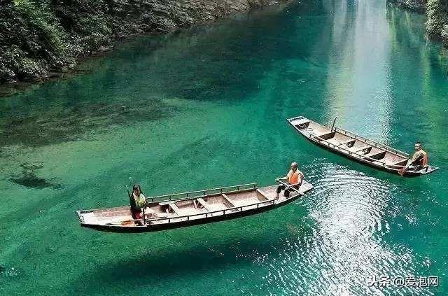 湖北恩施屏山峡谷：船行上面如飘浮空中，誉为中国仙本那，超美！