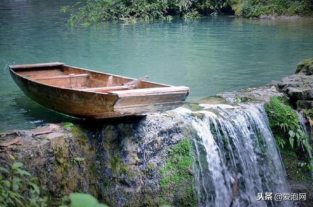 湖北恩施屏山峡谷：船行上面如飘浮空中，誉为中国仙本那，超美！