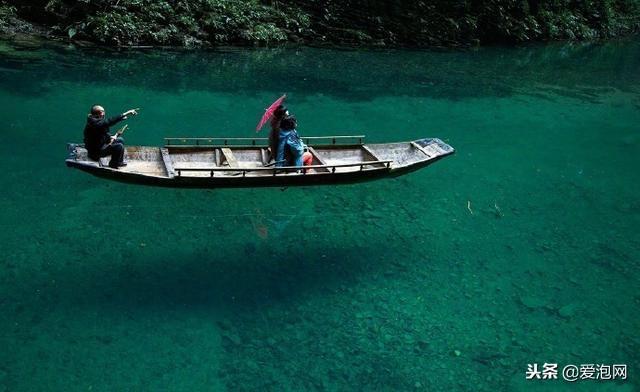 湖北恩施屏山峡谷：船行上面如飘浮空中，誉为中国仙本那，超美！