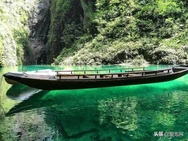 湖北恩施屏山峡谷：船行上面如飘浮空中，誉为中国仙本那，超美！