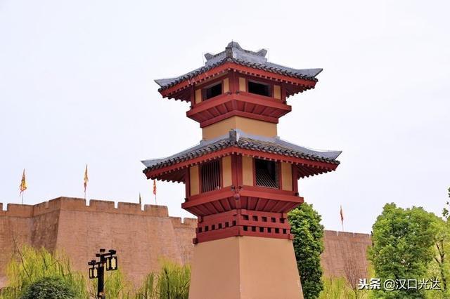 枣阳中国汉城：还没进门 广场上青铜雕塑群就气势逼人 令人震撼