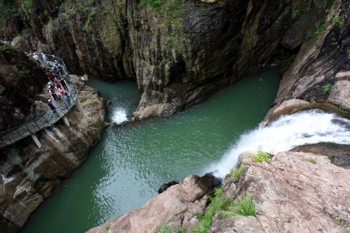 武陵峡风景区：原生态峡谷，探险月亮洞