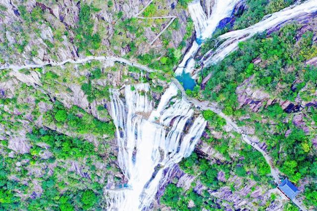 国内罕见的中华第一高瀑，刚开放就“爆”了！