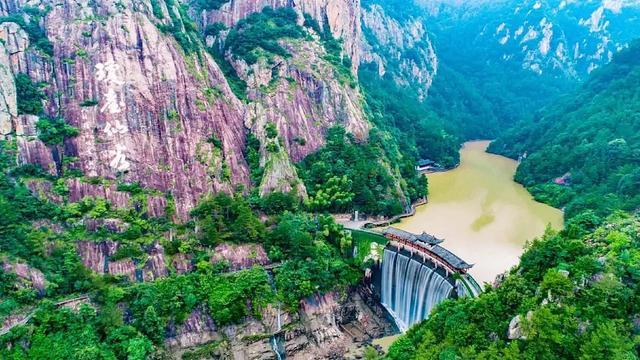 国内罕见的中华第一高瀑，刚开放就“爆”了！