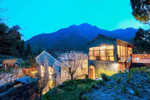 国内罕见的中华第一高瀑，刚开放就“爆”了！