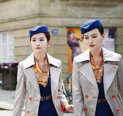 为什么空姐一直都是穿裙子而不是长裤呢？老机长偷偷告诉你实情