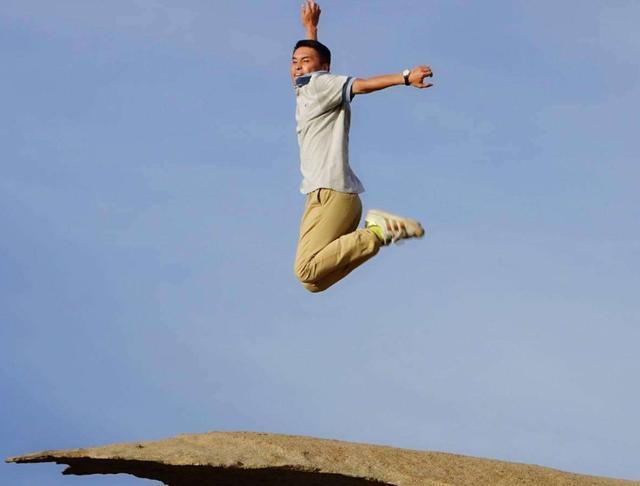 靠一块会骗人的石头，骗过了无数游客，如今成为热门网红景点