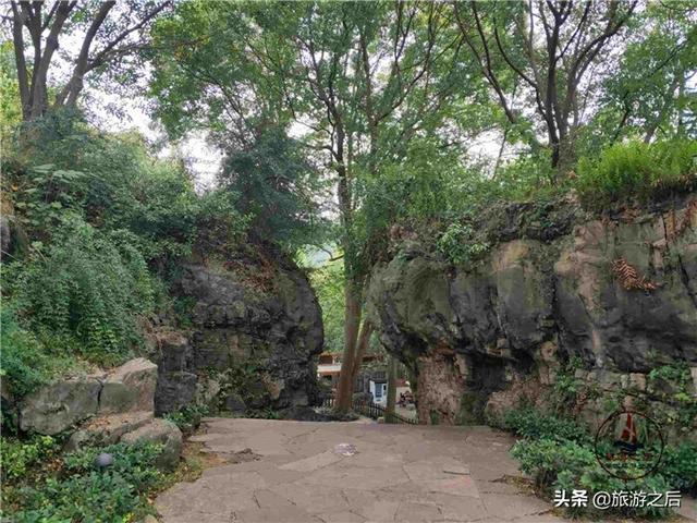 湖北被称为“幻境”的地方，峭壁上的巨大山洞，文人墨客的好去处