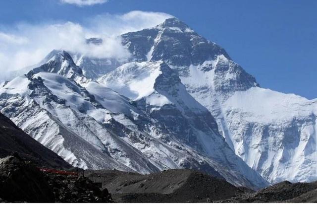 她是珠峰上有名的睡美人，有一只泰迪熊陪伴，临终前说不要丢下我