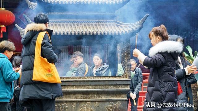 去浙江普陀山祈福时，那些稀奇古怪的寺院拜佛禁忌，你都知道吗？