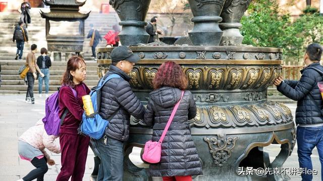 去浙江普陀山祈福时，那些稀奇古怪的寺院拜佛禁忌，你都知道吗？