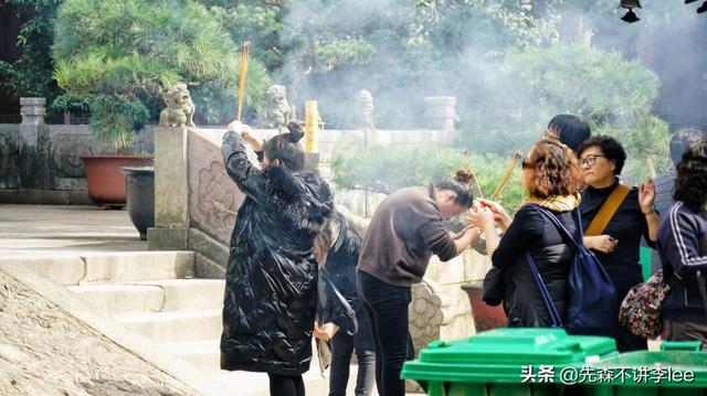 去浙江普陀山祈福时，那些稀奇古怪的寺院拜佛禁忌，你都知道吗？