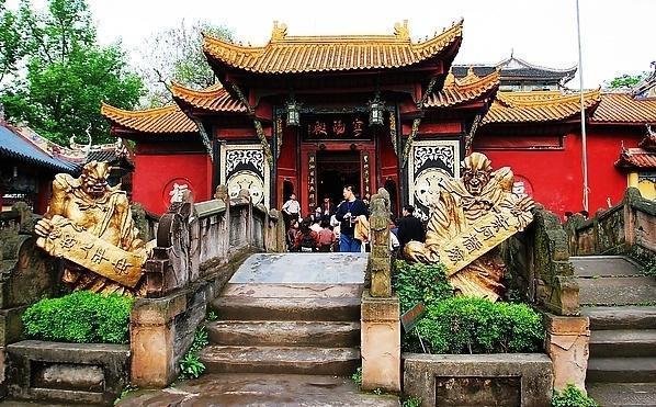 还原十八层地狱的“鬼城”，游客只在白天游览，一到晚上空无一人