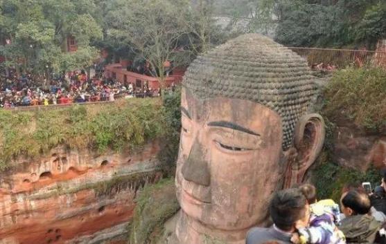 1300年乐山大佛“胸口疼”，景区：打120，赶紧“体检”！