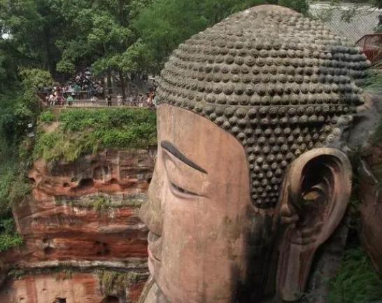 1300年乐山大佛“胸口疼”，景区：打120，赶紧“体检”！