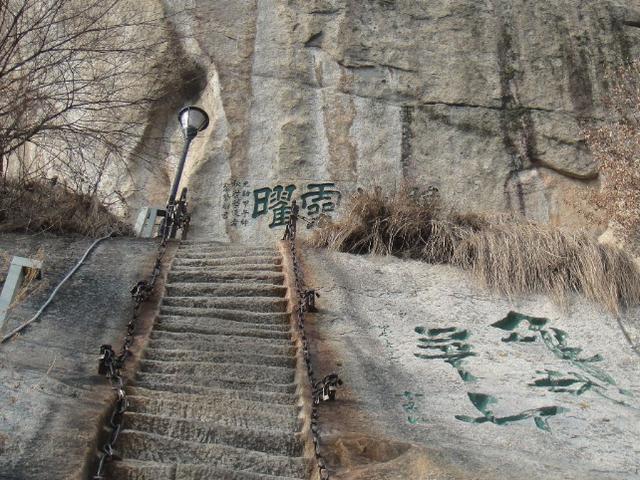 中国“最险峻”石梯，上去之后没有退路，只能硬着头皮一直爬到顶