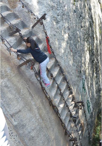 中国“最险峻”石梯，上去之后没有退路，只能硬着头皮一直爬到顶