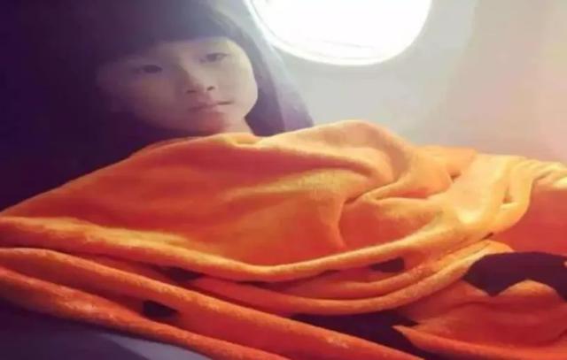 飞机上有4样东西是“免费”的，乘客不要求，空姐是不会主动给的