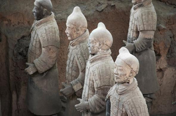 为什么去看兵马俑一定要注意手机？导游回应：掉下去就不是你的了
