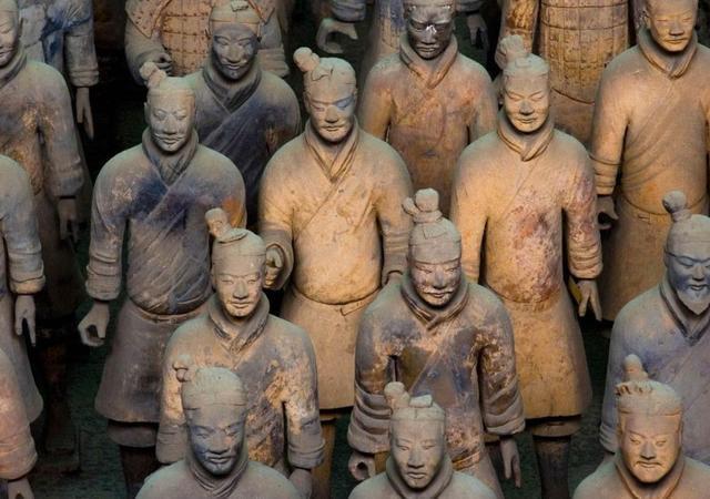 为什么去看兵马俑一定要注意手机？导游回应：掉下去就不是你的了