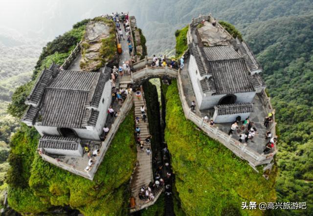 上帝没事儿爱丢鞋：一双丢在双塔山，一双丢在梵净山，不信自己看