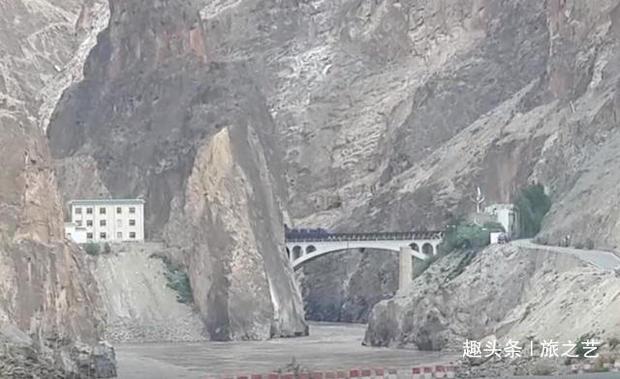 中国最特别的大桥，1公里内不允许拍照，且每次只能走1辆车