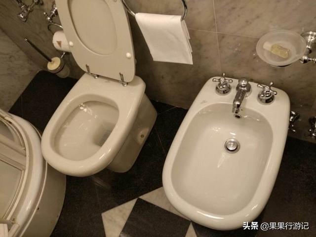 旅游住酒店，为什么先要烧一壶开水倒进马桶？听听客房保洁员咋说