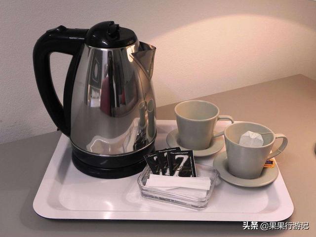 旅游住酒店，为什么先要烧一壶开水倒进马桶？听听客房保洁员咋说