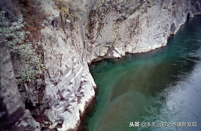 十八里长峡边的古盐道源头，湖北竹溪与重庆巫溪