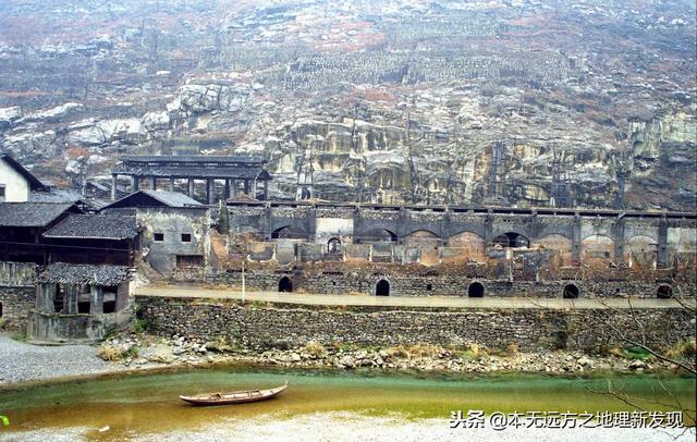 十八里长峡边的古盐道源头，湖北竹溪与重庆巫溪