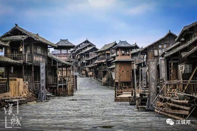 湖北枣阳丨汉城影视基地，刚开就大腕云集，张艺谋刚走，杨澜来了