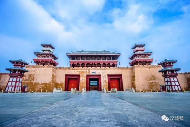 湖北枣阳丨汉城影视基地，刚开就大腕云集，张艺谋刚走，杨澜来了