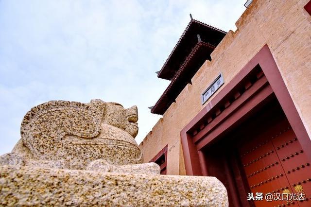 枣阳中国汉城：还没进门 广场上青铜雕塑群就气势逼人 令人震撼