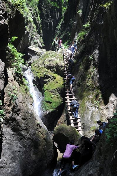 武陵峡风景区：原生态峡谷，探险月亮洞