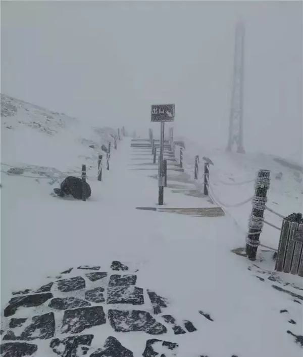 下了雪的长白山，一秒进入童话世界