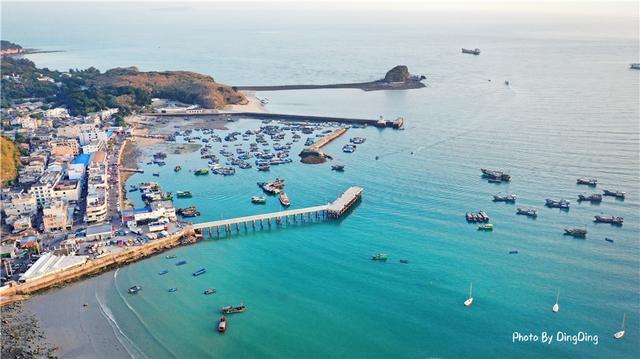 一个很小很小的岛屿，是中国最大也是最年轻的火山岛涠洲岛