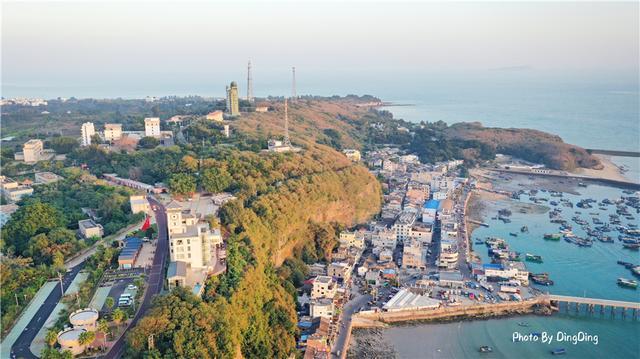 一个很小很小的岛屿，是中国最大也是最年轻的火山岛涠洲岛