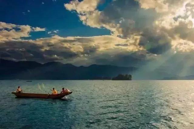 泸沽湖，一个让你忍不住一去再去“有毒”的地方