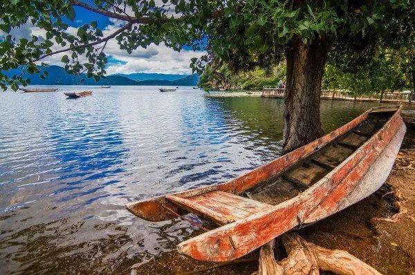 泸沽湖，一个让你忍不住一去再去“有毒”的地方
