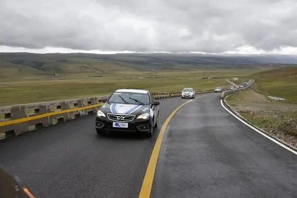 看一眼就莫名心动，这里是吉乃尔湖