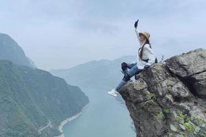 12.9日发团-自驾徒步三峡丨驴友游探秘秭归天生桥+挑战鹰嘴岩+丫丫石+看红叶