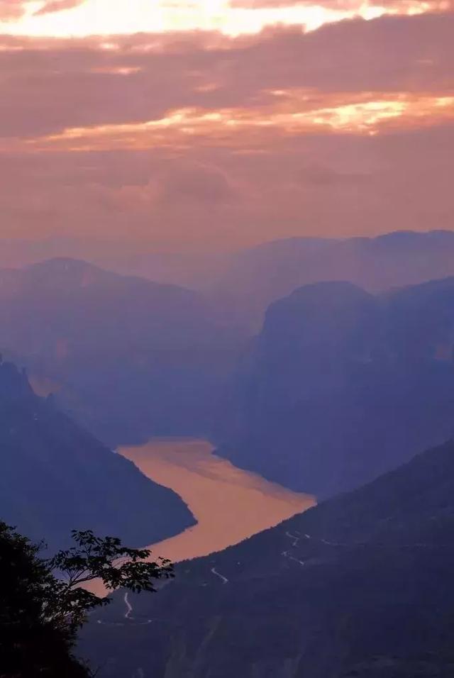 世界上最危险的绝壁天河，就藏在湖北恩施，比郭亮村更惊艳奇绝！