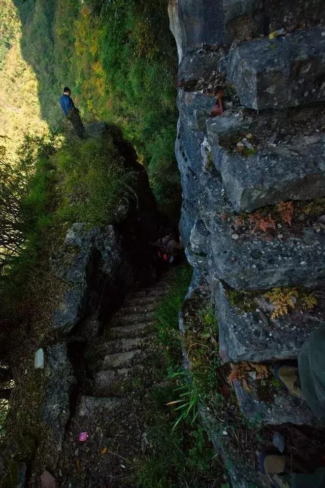 世界上最危险的绝壁天河，就藏在湖北恩施，比郭亮村更惊艳奇绝！